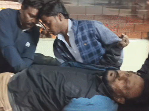 रामगढ़ के सयाल-जमुरिया बाजार में फायरिंग; एक घायल:बाइक सवार बदमाशों ने पीछे से मारी गोली, घायल के बेटे का है आपराधिक इतिहास