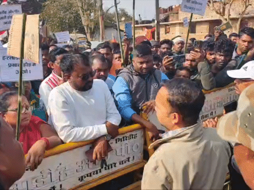 गिरिडीह में किशोरी से रेप के खिलाफ उबाल:संथाल समाज की आक्रोश रैली, हरलाडीह बाजार में गूंजी न्याय की मांग