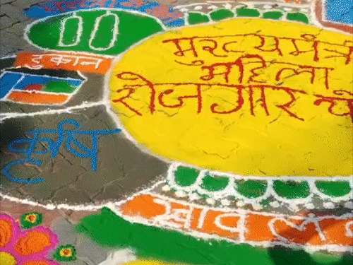 बेगूसराय में 45,116 जीविका दीदियों के खाते में 10-10 हजार:सीएम को दिया धन्यवाद, बोलीं- ये आत्मनिर्भर बनाने की दिशा में ऐतिहासिक कदम है