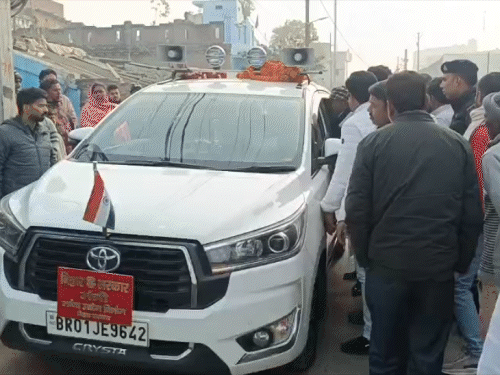 दरभंगा पहुंचे मंत्री संजय पासवान:बच्ची से रेप और हत्या मामला; पीड़ित परिवार से मिले, बोले- स्पीडी ट्रायल चलाकर अपराधी को दी जाएगी सजा