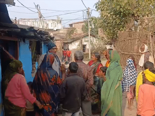 दरभंगा: 70 नामजद समेत पूरे गांव के ब्राह्मणों पर FIR:शिकायत में बताया- जाति सूचक शब्द कहे, लाठी-डंडों से पीटा, हिरासत में 12 लोग