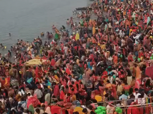 बेगूसराय में माघी पूर्णिमा पर आस्था का सैलाब:सिमरिया समेत सभी घाटों पर उमड़ी भीड़, 3 लाख से ज्यादा श्रद्धालुओं ने किया गंगा स्नान