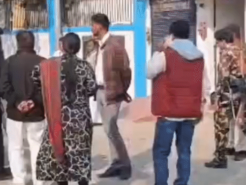 पूर्णिया सिविल कोर्ट को बम से उड़ाने की धमकी:ईमेल मिलते ही मचा हड़कंप, कैंपस पुलिस छाबनी में तब्दील; चप्पे-चप्पे की तलाशी