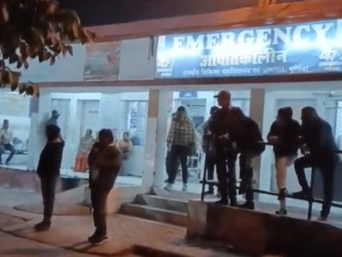 पूर्णिया में ओवरब्रिज के नीचे मिली लाश:मृतक की पहचान नहीं हो सकी है, शरीर पर चोट के निशान; 72 घंटे तक बॉडी सुरक्षित रखी जाएगी