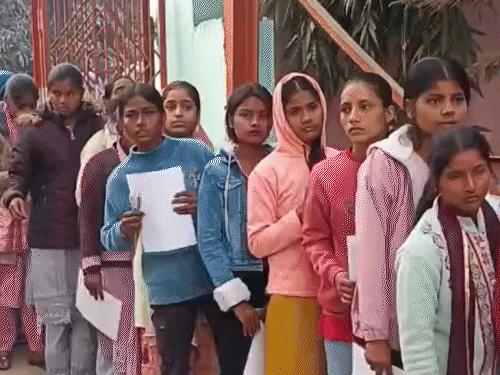 समस्तीपुर में 79 केंद्रों पर इंटर की परीक्षा:हर सेंटर पर वीडियोग्राफी और तीन लेयर सुरक्षा की व्यवस्था; सीसीटीवी से निगरानी, जूते उतरवाए गए