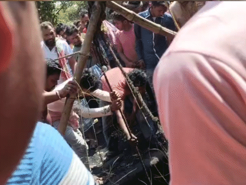 जामताड़ा में अवैध कोयला खदान धंसी:मलबे में दबे चार लोग, ग्रामीणों ने रस्सी के सहारे निकाला, बंगाल में चल रहा इलाज