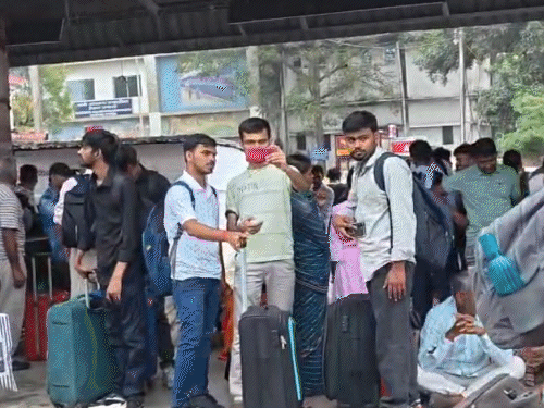 गयाजी जंक्शन पर महाबोधि एक्सप्रेस से कटकर 2 की मौत:वॉशिंग पिट लाइन से प्लेटफार्म पर आ रही थी ट्रेन, चलती गाड़ी में चढ़ने की कोशिश