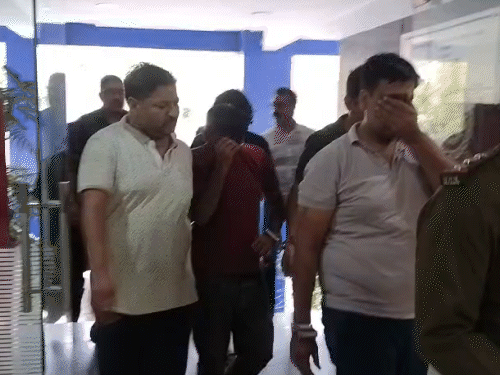 महादेव-एप की तर्ज पर सट्टे का नया सिंडिकेट बनाया:इसमें 40 से ज्यादा गेम्स, रायपुर में कार में सट्टा खिलाते पकड़ाए, करोड़ों का ट्रांजैक्शन मिला