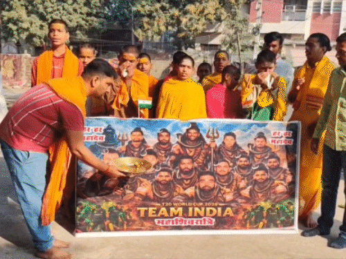 T-20 वर्ल्ड कप 2026, आज भारत-पाकिस्तान मुकाबला:पटना में टीम इंडिया की जीत के लिए पूजा-अर्चना, पोस्टर में खिलाड़ियों को महादेव के रूप में दिखाया