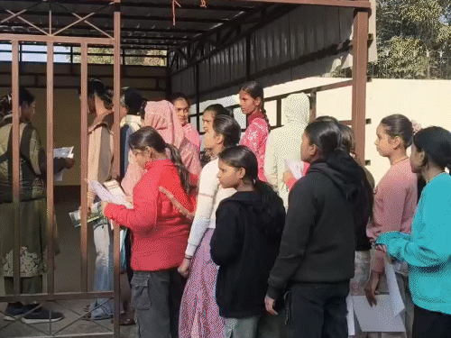 भागलपुर में इंटर परीक्षा का 5वां दिन:59 सेंटर्स पर पहली पाली में केमिस्ट्री का पेपर; तीन लेयर में सुरक्षा-व्यवस्था, CCTV से निगरानी