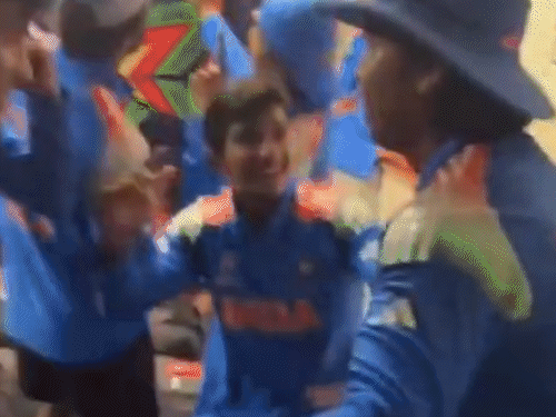 पवन सिंह के गाने पर झूमे वैभव सूर्यवंशी:फाइनल जीतकर ‘सॉरी सॉरी’ गाने पर झूमी टीम इंडिया,बोले-पंजाबी गाना नहीं समझ आ रहा गाइज,अब भोजपुरी लगेगा