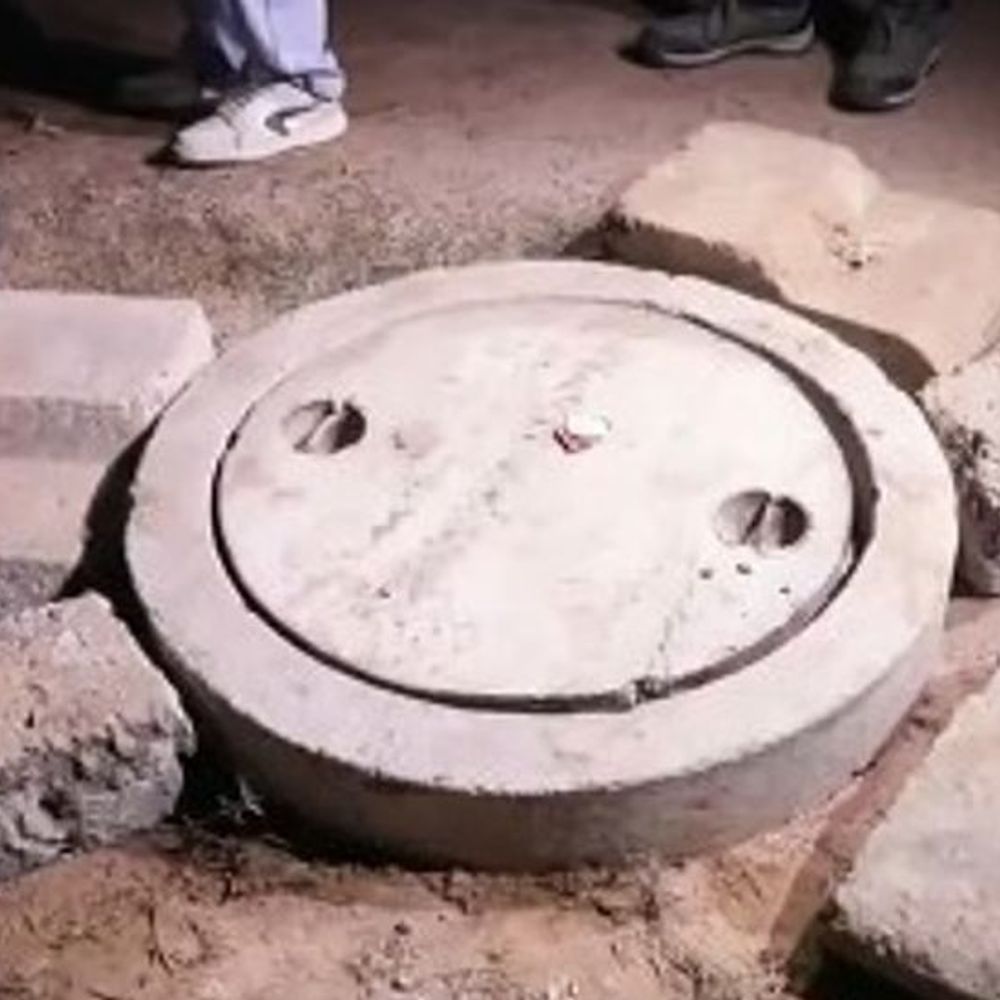 दिल्ली में मैनहोल में गिरकर मजदूर की मौत:पूरी रात पड़ा रहा शव, अगले दिन निकाला; 5 फरवरी को गड्ढे में गिरने से युवक मरा