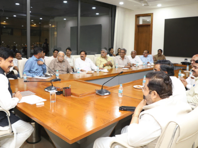 MP में 2 मार्च को बसों की हड़ताल नहीं होगी:CM से बैठक के बाद ऑपरेटरों ने लिया फैसला; विवादित राजपत्र होल्ड, बसें सामान्य रूप से चलेंगी