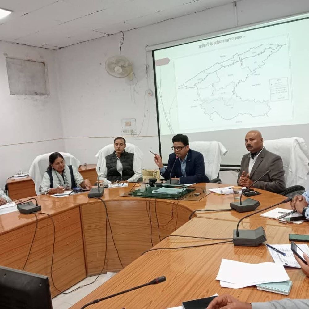 सीधी कलेक्टर ने अवैध खनन पर सख्ती के निर्देश:आदतन माफियाओं पर जिला बदर, NSA की कार्रवाई; 7 दिन का अभियान