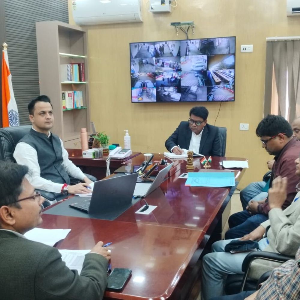 डीएम ने तीन प्रखंडों के अधिकारियों से मांगा स्पष्टीकरण:फुलपरास-पंडौल और राजनगर के स्वास्थ्य सूचकांकों पर जवाब तलब