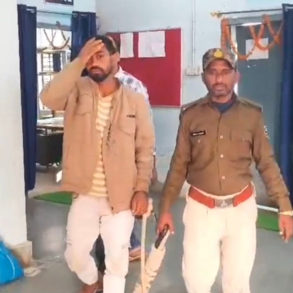 शेखपुरा में युवक पिस्तौल और 10 कारतूस के साथ गिरफ्तार:मंदिर के पास शराब के नशे में हंगामा करते पकड़ा गया