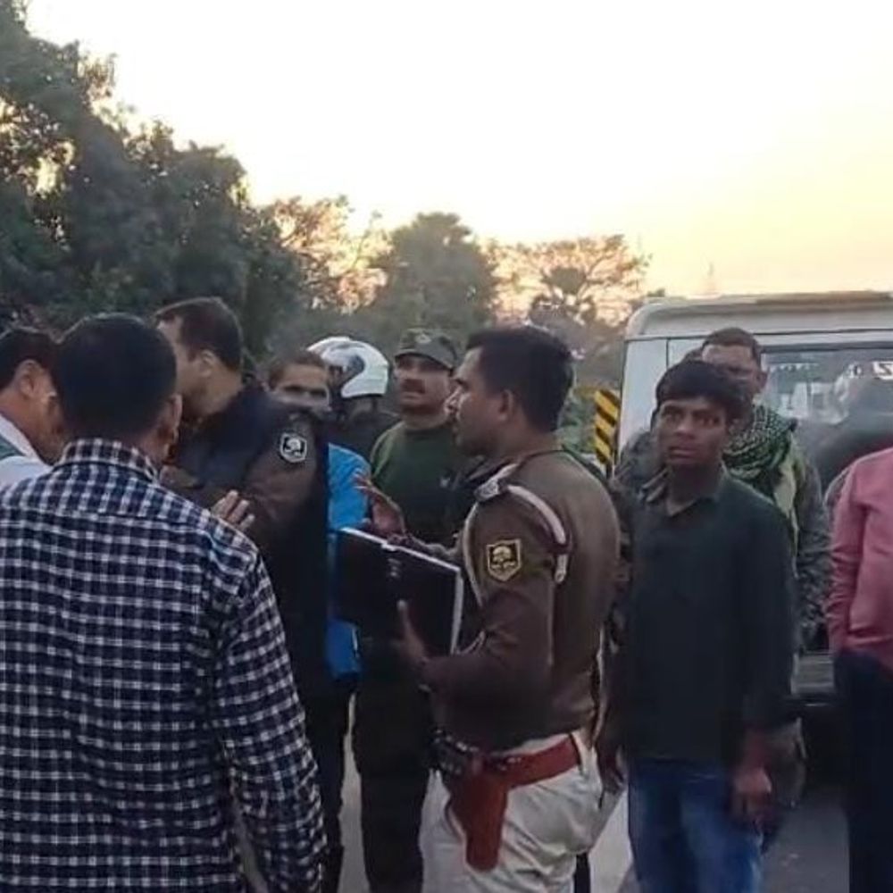 रील बना रहे युवक की बदमाशों ने बाइक छीनी:मुजफ्फरपुर में चाबी देने से मना करने पर चलाई गोली, फायरिंग करते हुए भागे