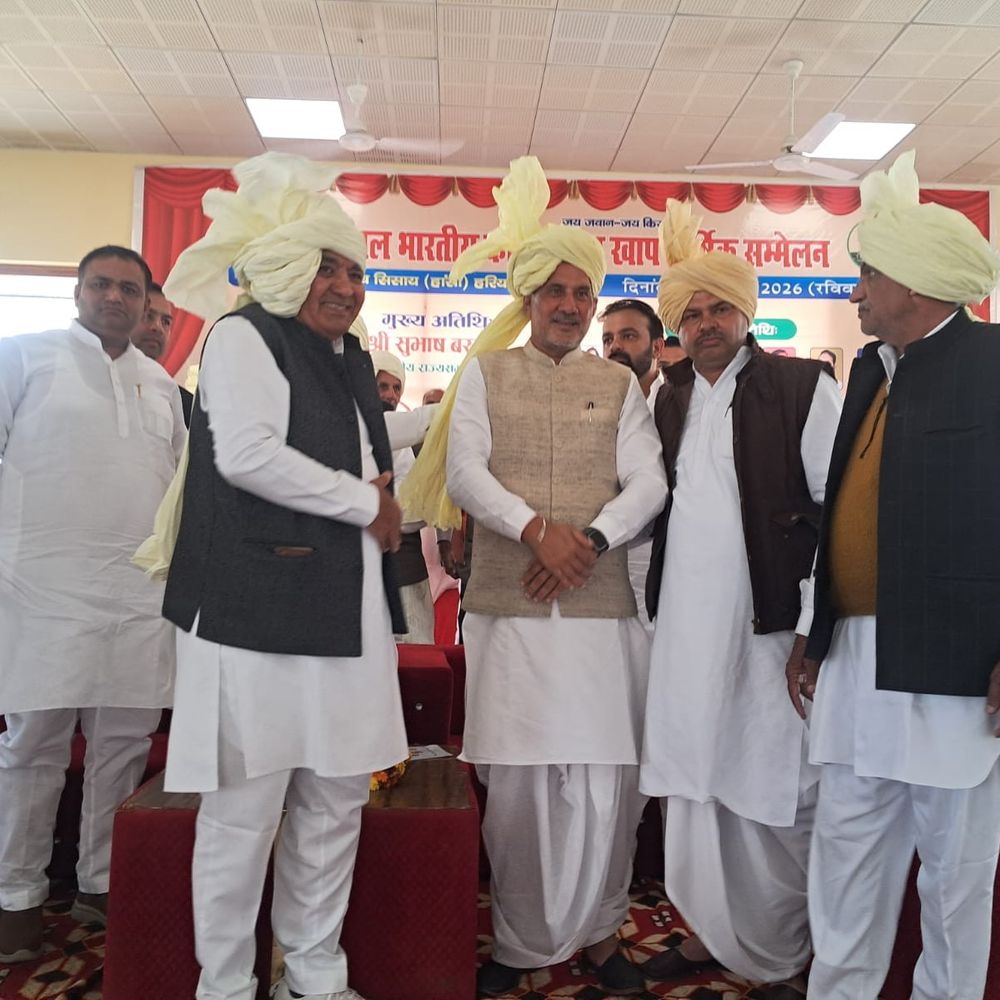कालीरामण खाप ने सुभाष बराला को पगड़ी पहनाई:हांसी में वार्षिक उत्सव में पहुंचे, कहा-बच्चों को उच्च शिक्षा दें, 11 लाख देने की घोषणा