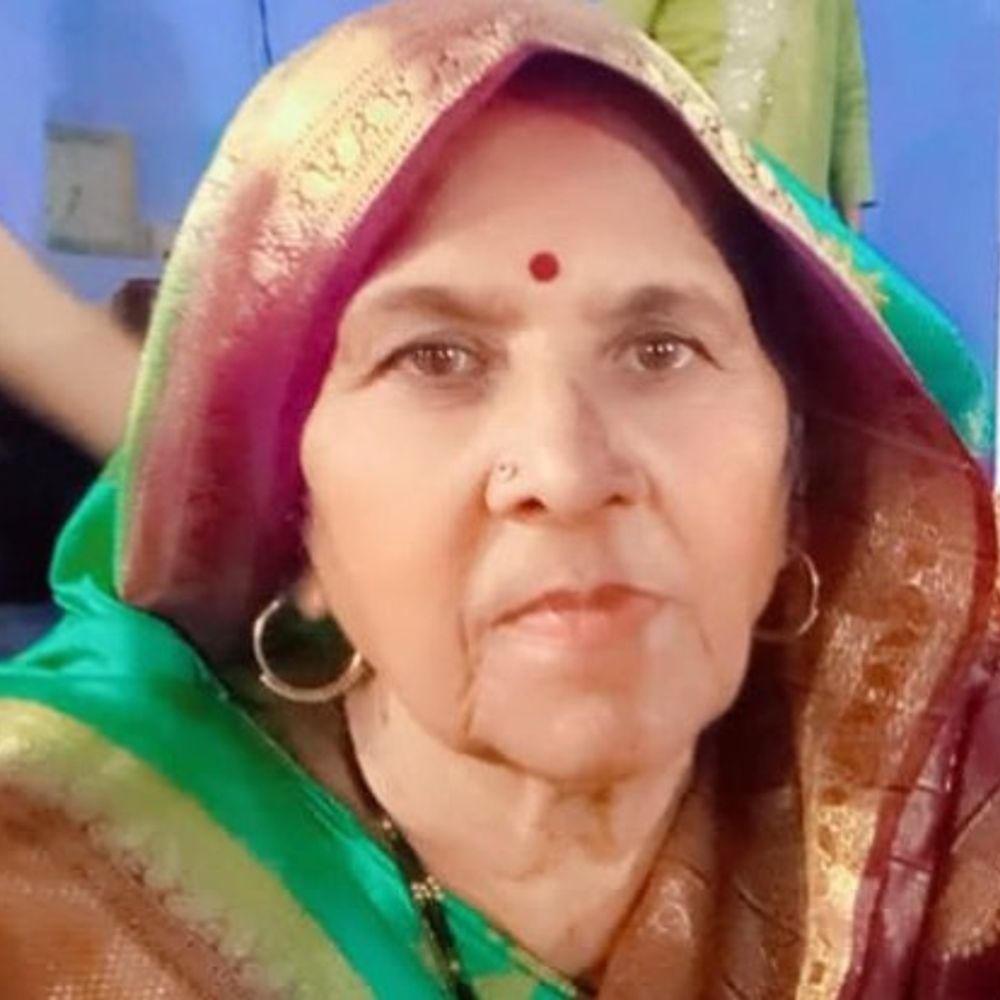 सीतापुर में भतीजों ने चाची का सिर कूचा:जमीन को लेकर हुई कहासुनी, लोहे की बाट से किया वार; पुलिस जांच में जुटी