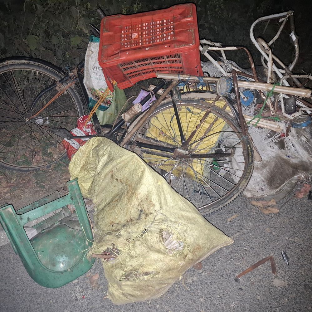 शिवहर में बाइक ने साइकिल सवार को टक्कर मारी:गंभीर घायल, युवक फेरी लगाकर कबाड़ खरीदता था