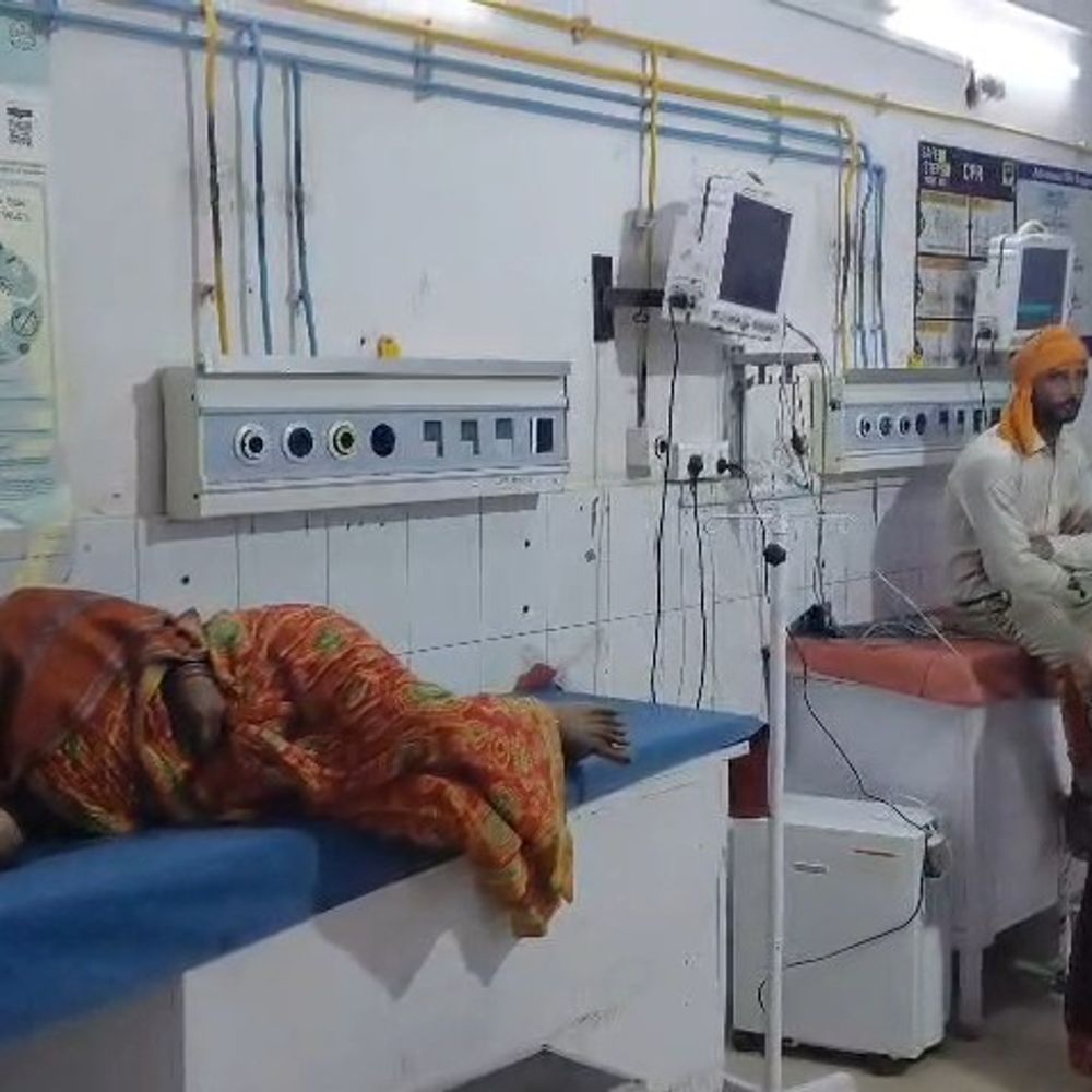 जमीन विवाद में मां, बेटे और बहू घायल:जमुई में घर निर्माण को लेकर मारपीट, FIR दर्ज कराने की तैयारी