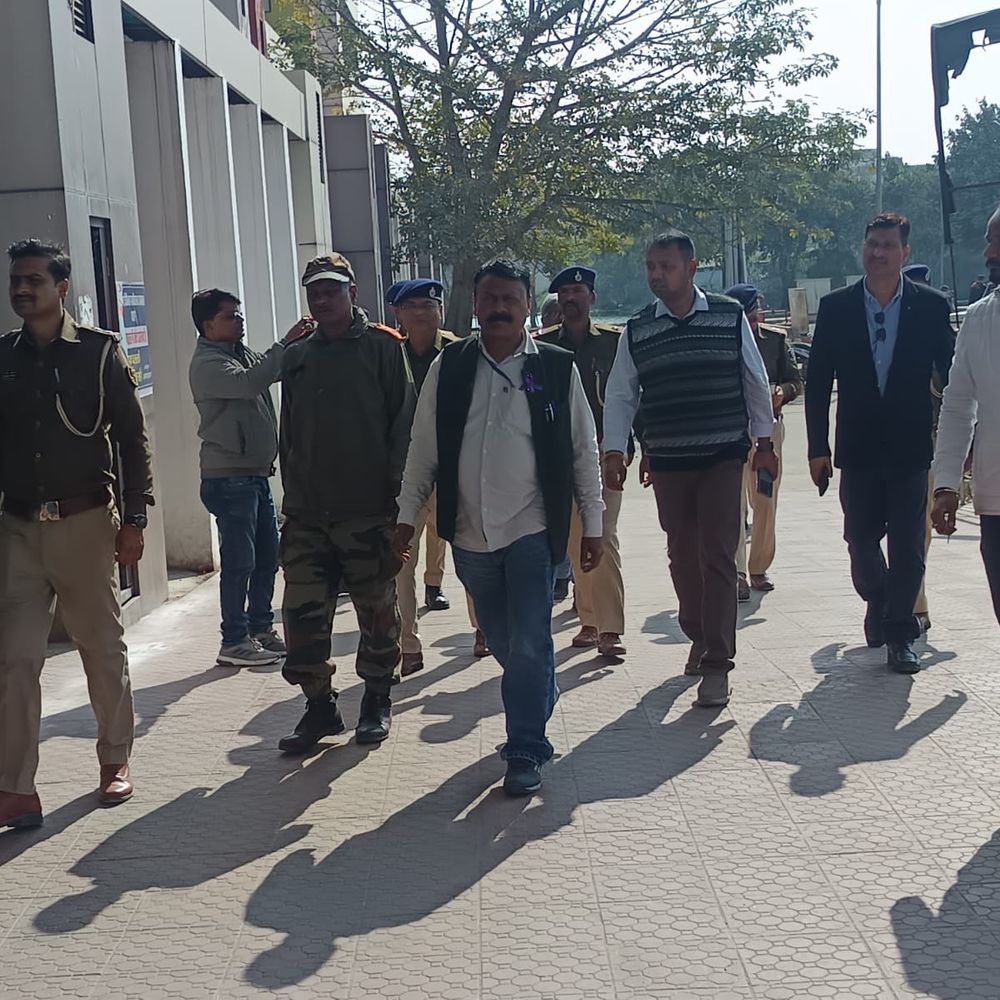 PMCH में मरीज के परिजन से वसूली करते दलाल पकड़ाया:जिला प्रशासन ने किया औचक निरीक्षण, महिला भी बर्खास्त; NMCH में भी पहुंची टीम