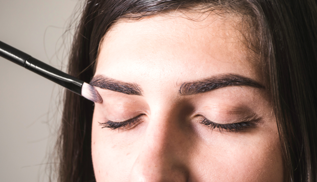 आईब्रो में होने वाली डैंड्रफ को कैसे दूर करें, असरदार हैं ये घरेलू उपाय, काली घनी हो जाएंगे Eyebrows