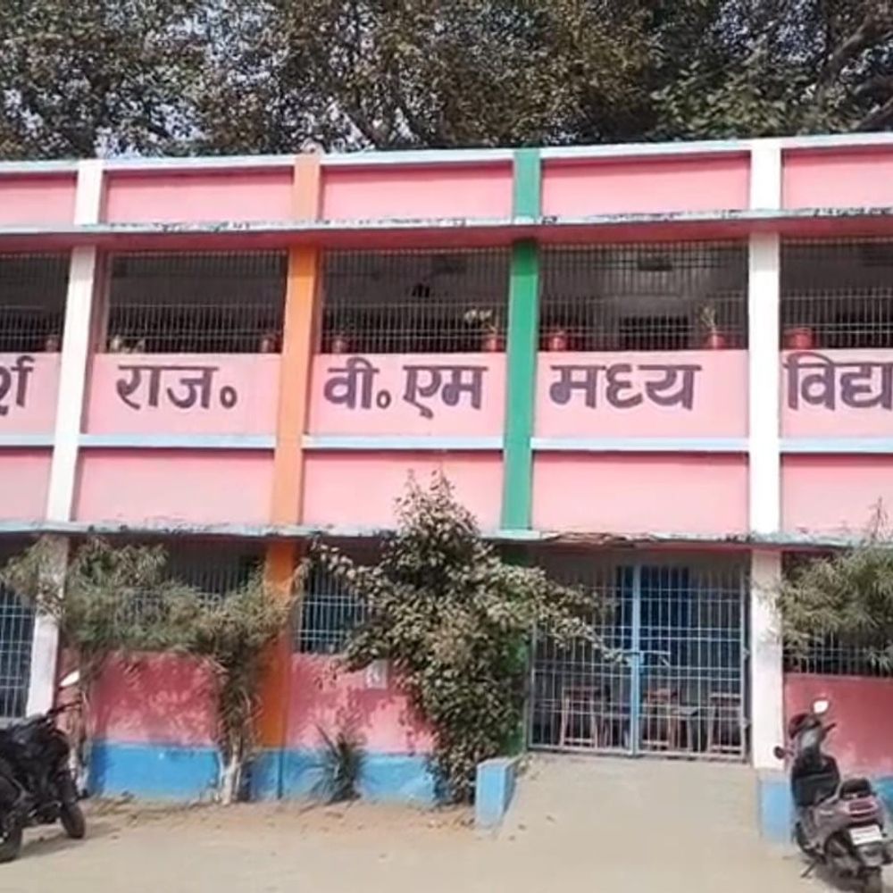 सीवान में इंटरमीडिएट परीक्षा आज से शुरू:53 केंद्रों पर 52 हजार 952 परीक्षार्थी दे रहे एग्जाम, 2 शिफ्ट में होगी परीक्षा