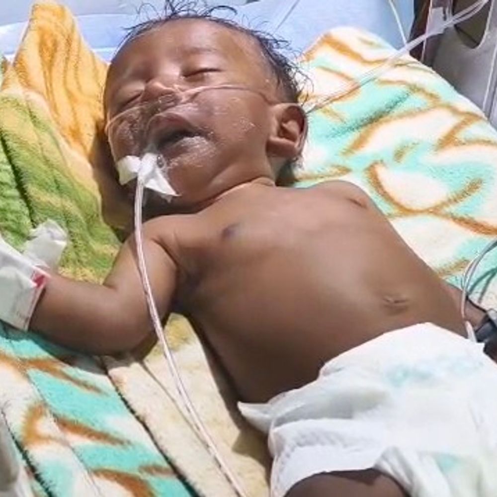 पिता 3 दिन तक नवजात को लेकर भटके:बच्चे को ब्लड इन्फेक्शन, फेफड़े-आंत में समस्या; पटना के अस्पतालों में बेड-वेंटिलेटर नहीं मिले, हालत गंभीर