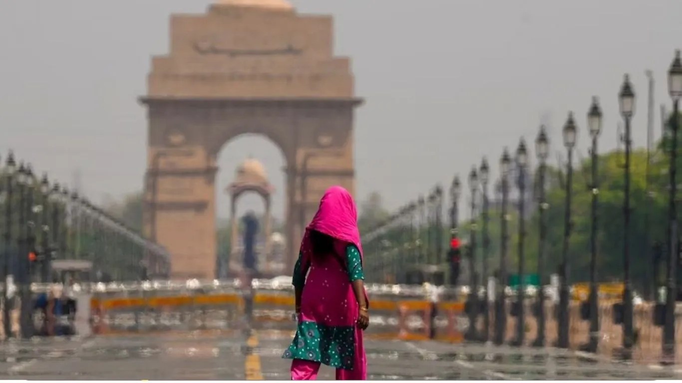 दिल्ली में अब बढ़ने लगी तपिश, 33 डिग्री सेल्सियस तक पहुंचेगा तापमान… IMD ने दी नई जानकारी
