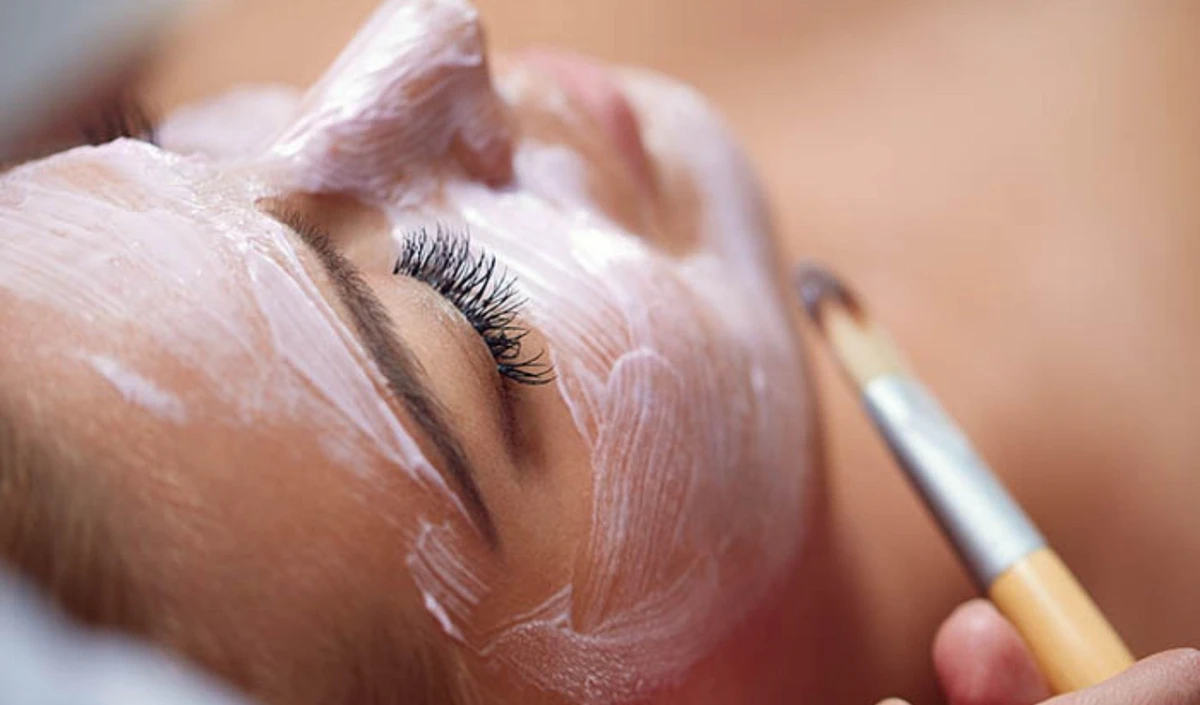 Pollution से चेहरा हुआ Dull? ये 3-Step Face Clean Up देगा Instant Glowing Skin