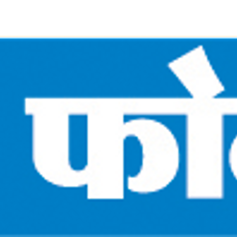 पार्किंग शुल्क से बचने को लेकर वाहन चालक स्टेशन के बाहर सड़क किनारे खड़ा करते वाहन