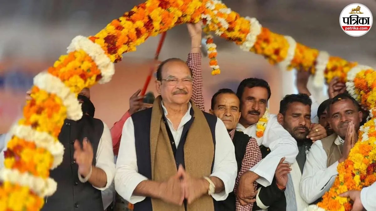 किसानों के मंच से चुनावी बिगुल: संभल में बोले डीपी यादव- राजनीति दुश्मनी नहीं, सेवा का माध्यम!