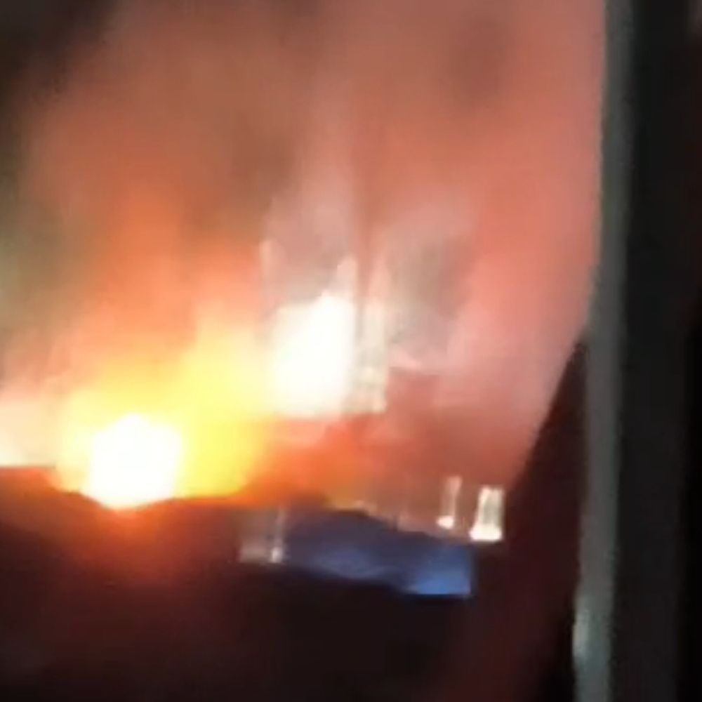 खगड़ा मेला में खिलौने की दुकान में आग:किशनगंज में शॉर्ट सर्किट से हुई घटना, फायर ब्रिगेड ने पाया काबू