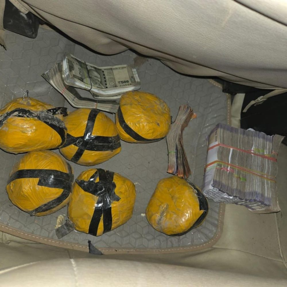 गुरदासपुर में 11 किलो हेरोइन बरामद:दो जगह से लग्जरी कार सवार दो तस्करों को पकड़ा, 5.7 लाख की ड्रग मनी भी जब्त