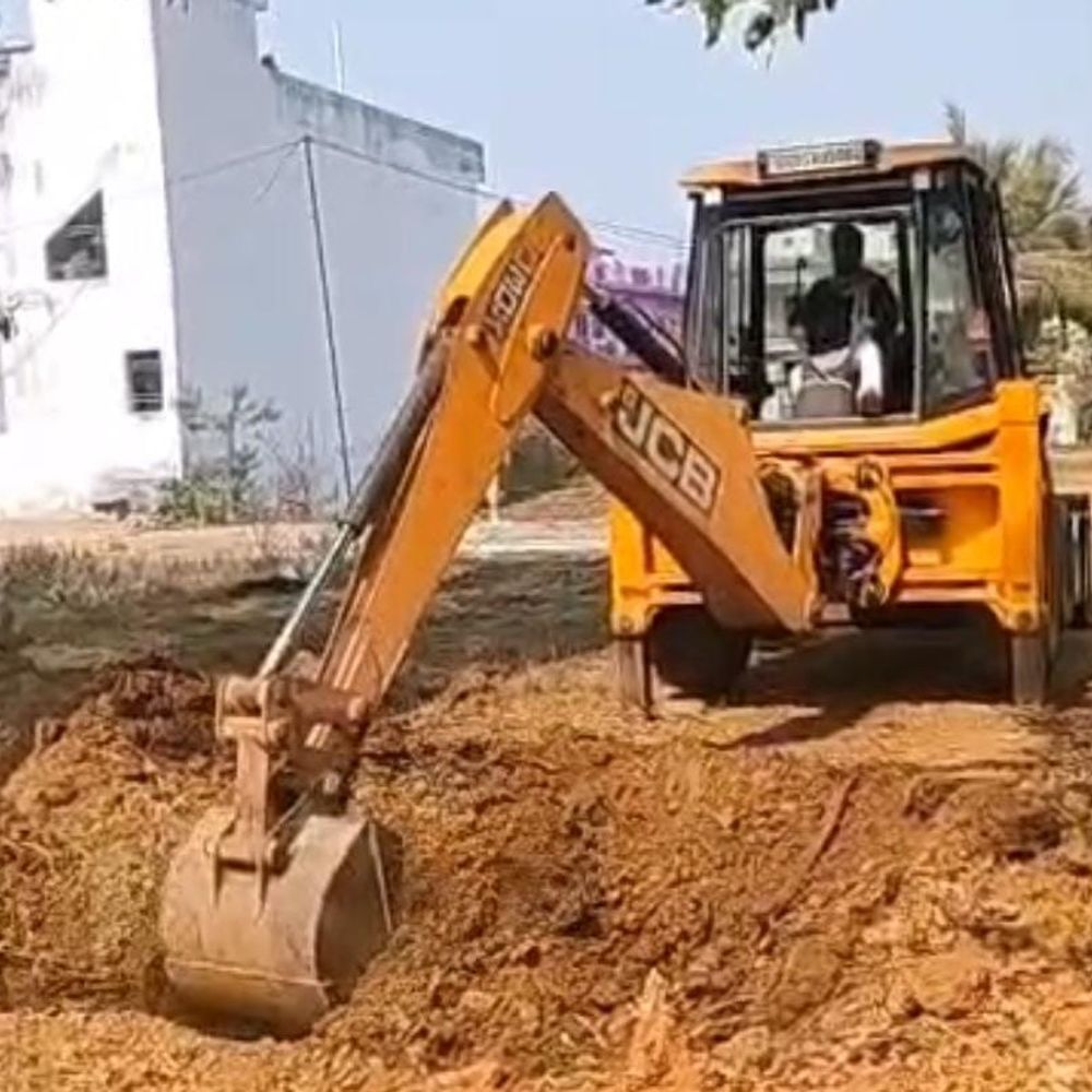 धमतरी में अवैध प्लाटिंग पर चला बुलडोजर:पांच गांवों में कार्रवाई, कलेक्टर ने FIR की चेतावनी दी