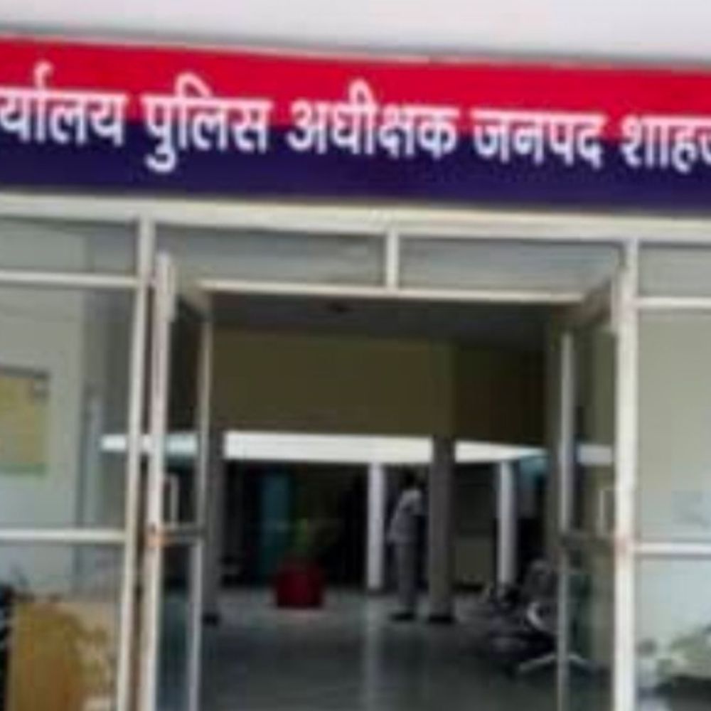 बंदर खाना ले गया, नाराज पति ने पत्नी को पीटा:शाहजहांपुर में मारपीट के बाद घर से निकाला, FIR दर्ज