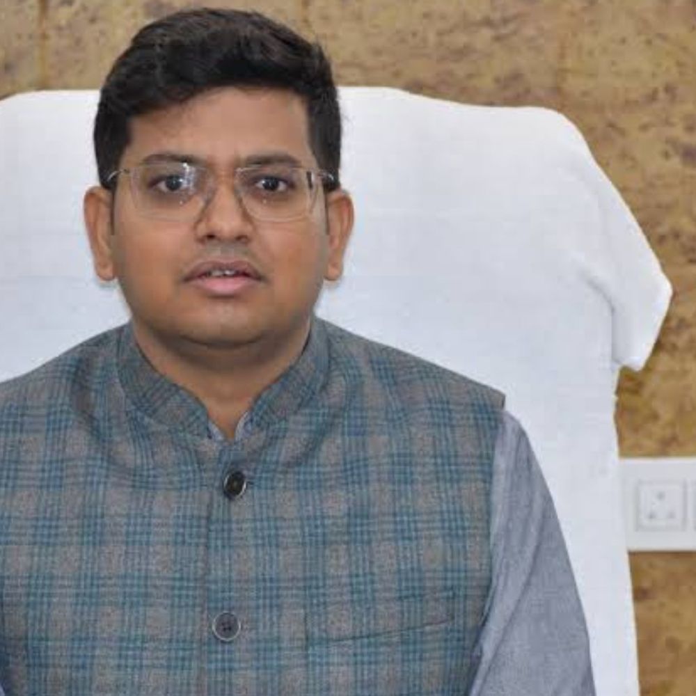 शांतिभग में 9 बदमाश 6 माह के लिए जिला बदर:सिद्धार्थनगर DM के निर्देश पर कार्रवाई, कई बार दी गई थी चेतावनी