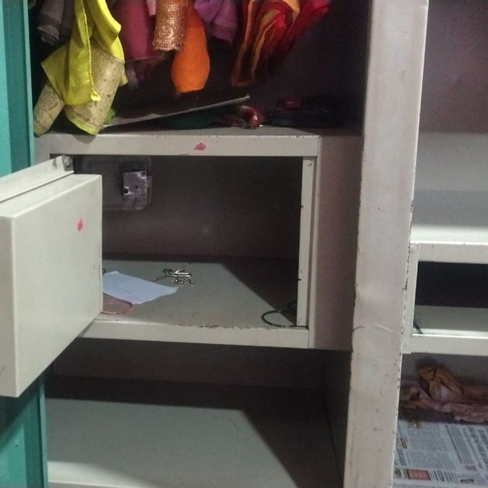 बड़वानी की बालाजी कॉलोनी में एक रात में दो चोरी:सोने-चांदी के जेवर और बिस्तर चुरा ले गए, दूसरे मकान मालिक का इंतजार कर रही पुलिस