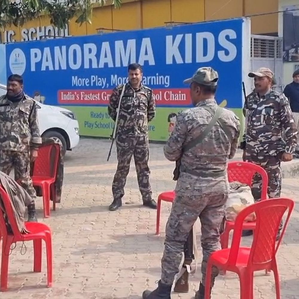 पनोरमा ग्रुप के सीएमडी संजीव मिश्रा के ठिकानों पर छापेमारी:IT ने सुपौल में की कार्रवाई, दस्तावेजों की जांच में जुटी टीम