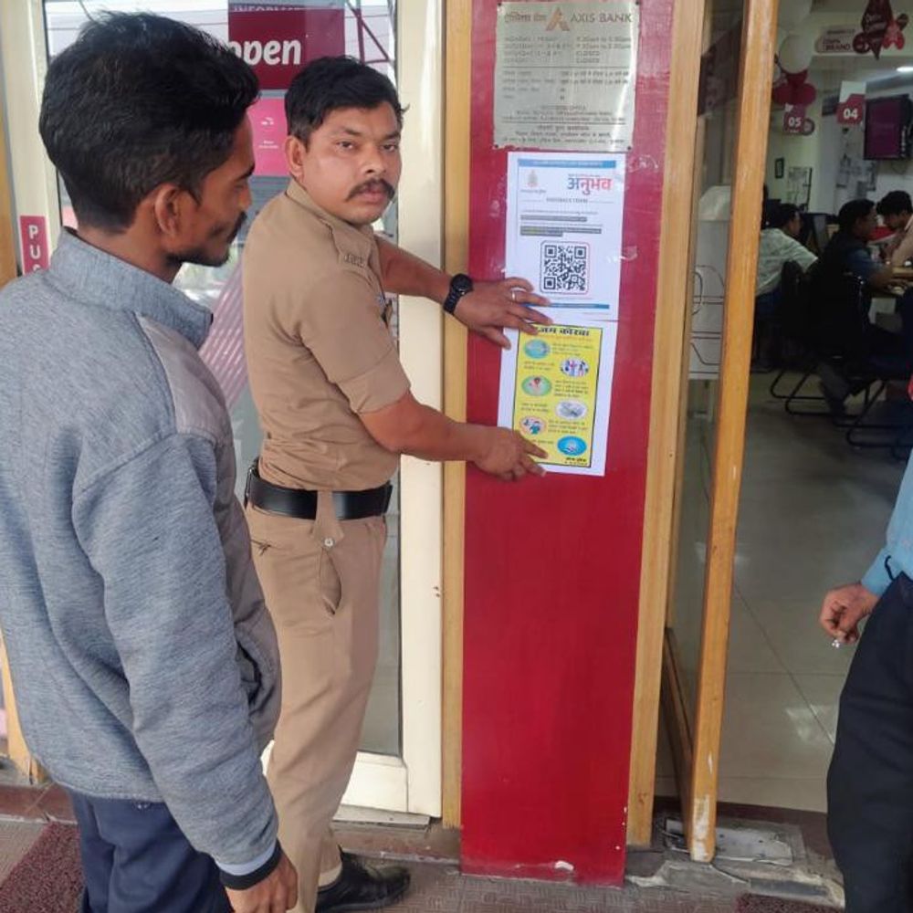 सजग कोरबा” अभियान शुरू,बैंक ग्राहकों को किया जा रहा जागरुक:छत्तीसगढ़ी पैंपलेट और ऑडियो संदेश से सतर्कता बढ़ाई जा रही