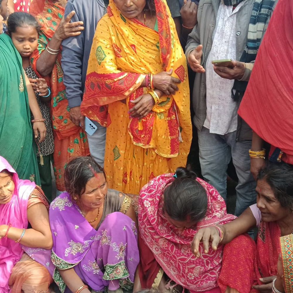 मधुबनी में युवक की गोली मारकर हत्या:बाइक लूटकर अपराधी फरार, आक्रोशित ग्रामीणों ने सड़क जाम कर किया प्रदर्शन