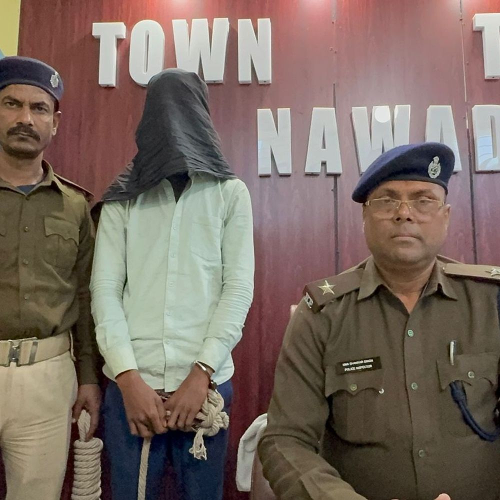 मैट्रिक परीक्षा से पहले नकल गिरोह का भंडाफोड़:स्पाई डिवाइस से ‘बेहतर अंक’ की गारंटी देने वाला युवक गिरफ्तार, 3 अभ्यर्थियों के एडमिट कार्ड बरामद