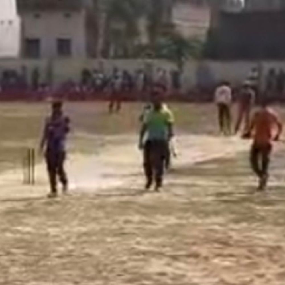 तरुण संघ मकदुमपुर ने SR क्लब को हराया:मोनू शर्मा ने लगाया शतक, बने मैन ऑफ द मैच; ईवाद ने झटके 3 विकेट