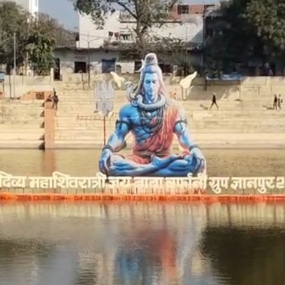 महाशिवरात्रि की तैयारी में जुटा बाबा बर्फानी ग्रुप:भदोही के हरिहरनाथ मंदिर में वाराणसी की तर्ज पर मनेगा पर्व