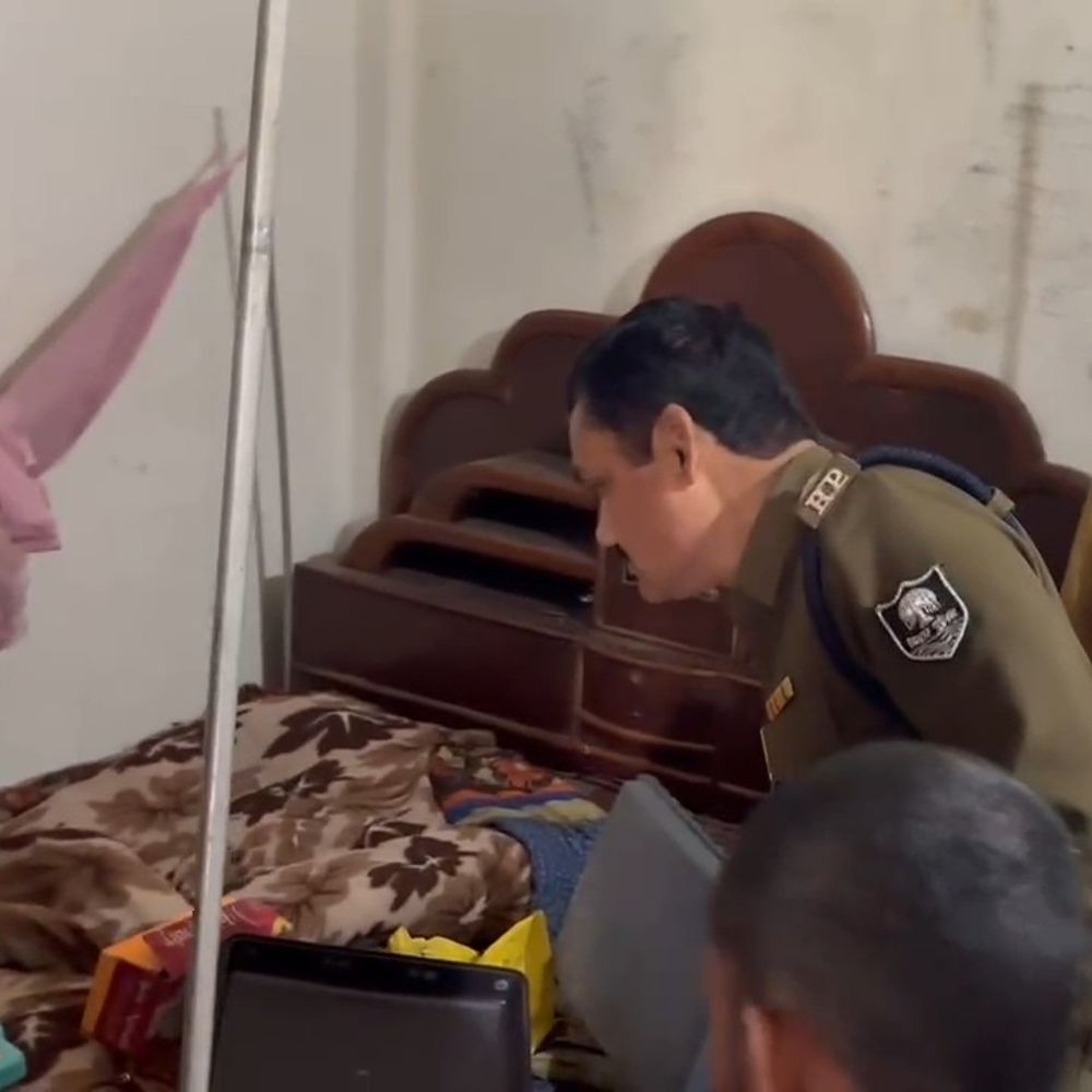 सुपौल में 5 लाख की चोरी, ग्रिल तोड़कर घुसे चोर:परिवार के सदस्य गए थे बाहर, घर में थीं बुजुर्ग महिला-नातिनी; जांच जारी