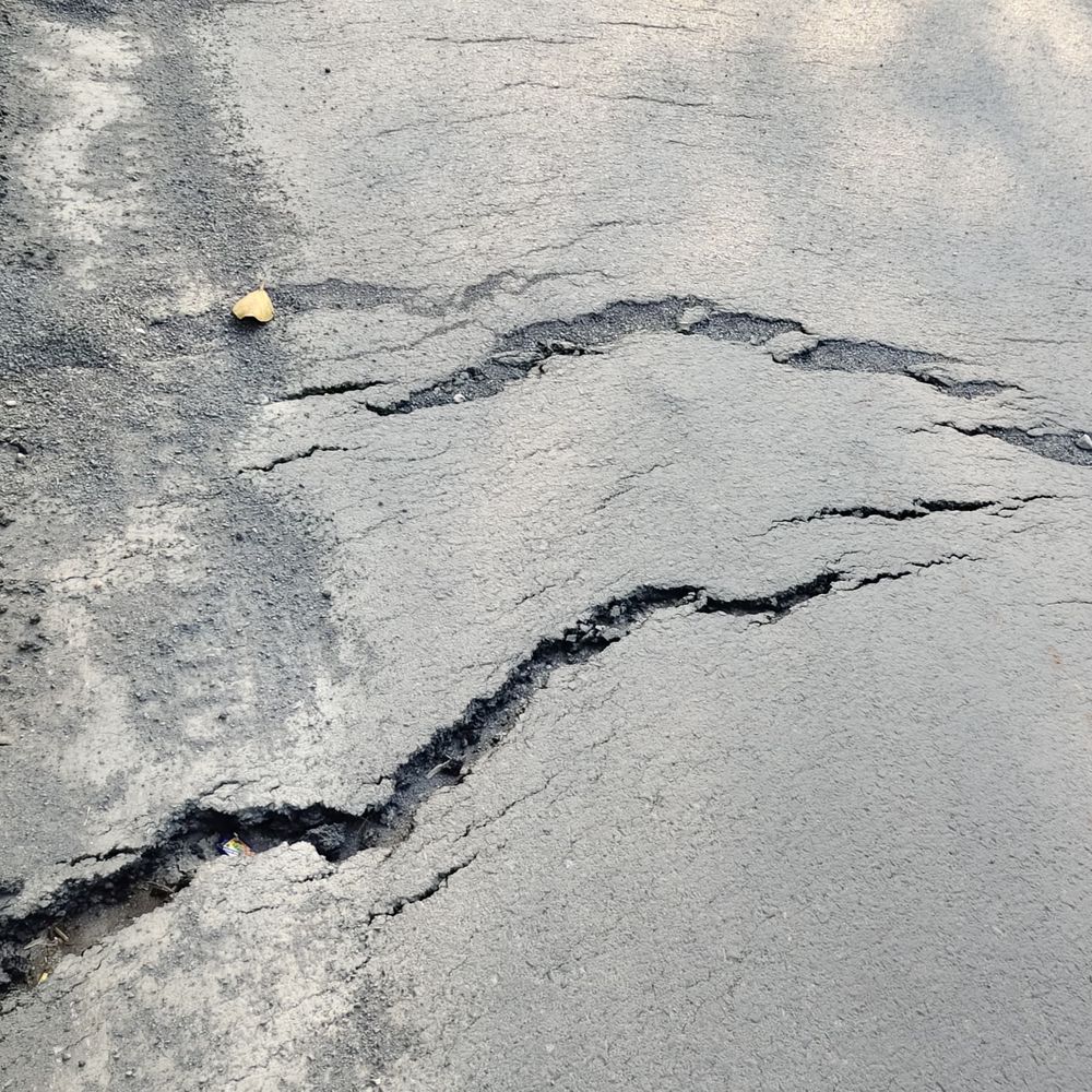 10 दिनों में कई जगहों पर सड़क टूटी:सुपौल में निर्माण कार्य पर उठे सवाल, उच्च स्तरीय जांच की मांग