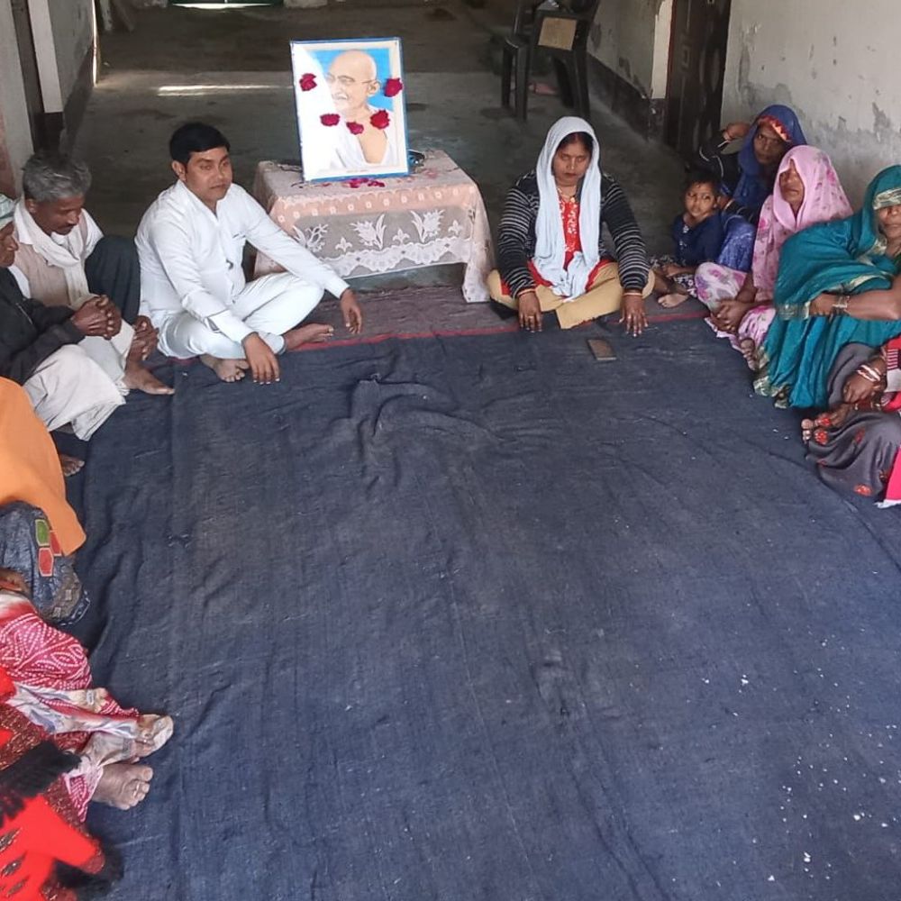 कौशांबी में मनरेगा बचाओ चौपाल:महिला नेत्री संगीता बोलीं- कांग्रेस ने सभी को समानता का अधिकार दिया