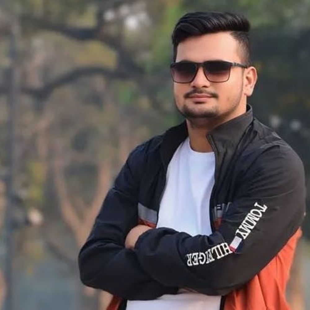 गोपालगंज में बेकाबू बस ने युवक को कुचला, मौत:बहन के तिलक में जा रहे भाई की गई जान