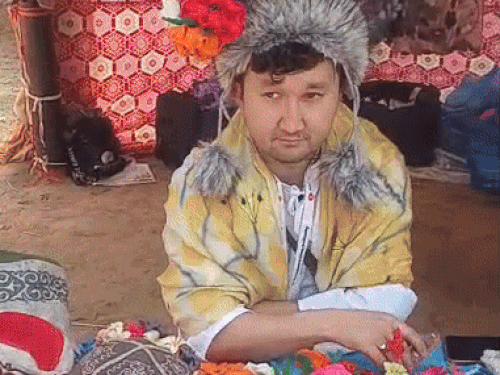 किर्गिस्तान के हस्तशिल्पी सही लोकेशन ना मिलने से परेशान:बोले-सेल पर असर पड़ रहा, ग्राहक दुकान तक नही पहुंच रहे, लगातार 12 साल से आ रहे